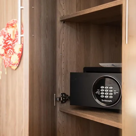 White & Black 3* Platis Gialos (Sifnos)