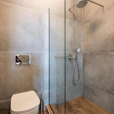 White & Black Aparthotel 3*