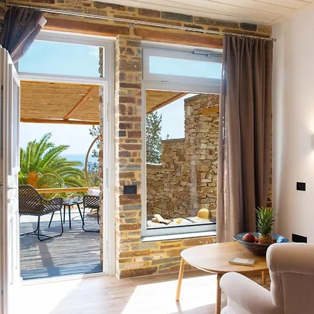 White & Black Aparthotel Platis Gialos (Sifnos)