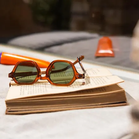 White & Black 3* Platis Gialos (Sifnos)