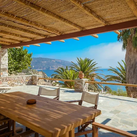 White & Black Aparthotel