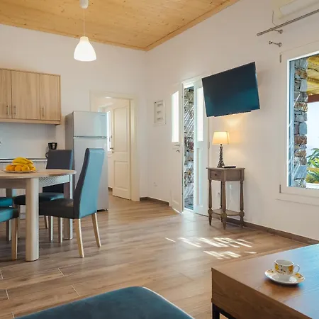 White & Black 3* Platis Gialos (Sifnos)