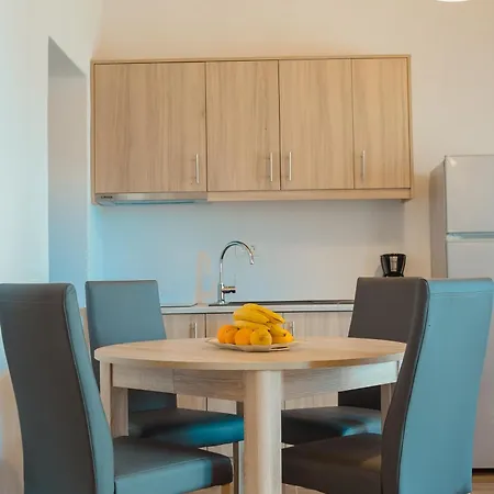 White & Black Aparthotel 3*