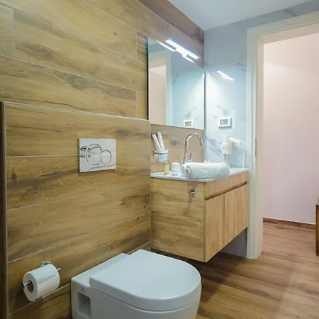 White & Black Aparthotel