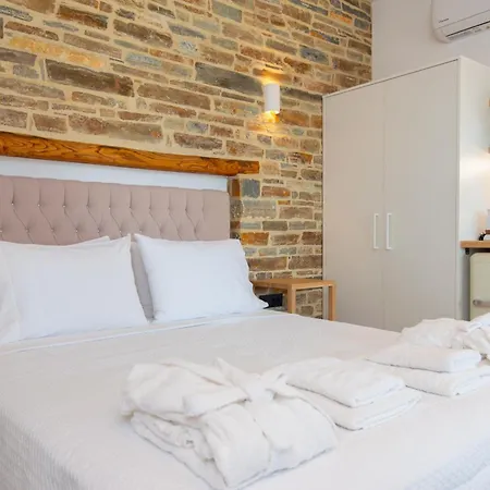 White & Black Platis Gialos (Sifnos)