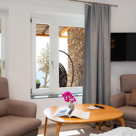 White & Black Platis Gialos (Sifnos)