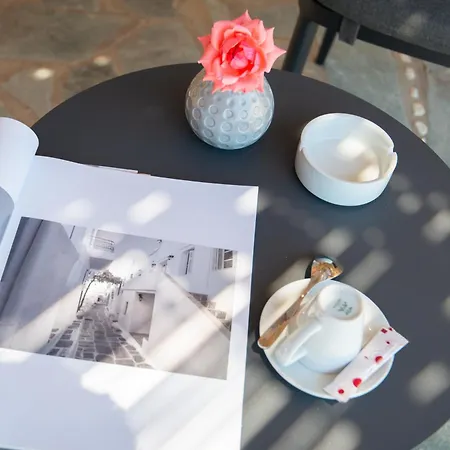 White & Black Apart Otel Platis Gialos (Sifnos)
