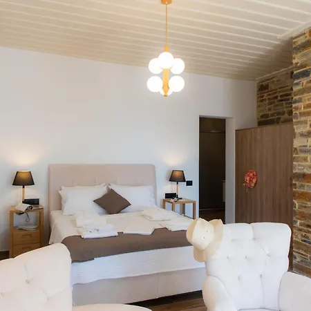 White & Black Platis Gialos (Sifnos)