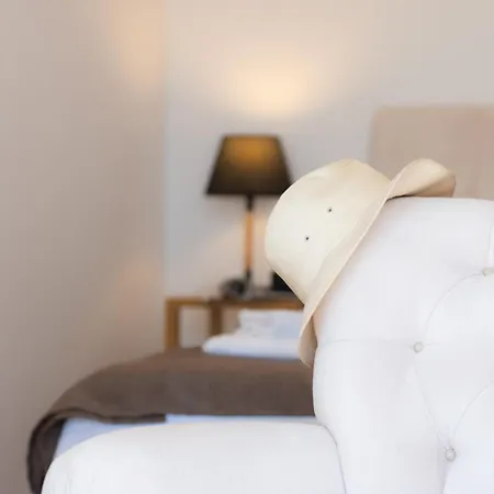 White & Black Apart Otel 3*