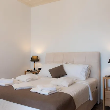 White & Black Platis Gialos (Sifnos)