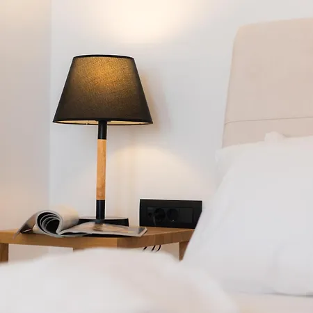 Apart Otel White & Black