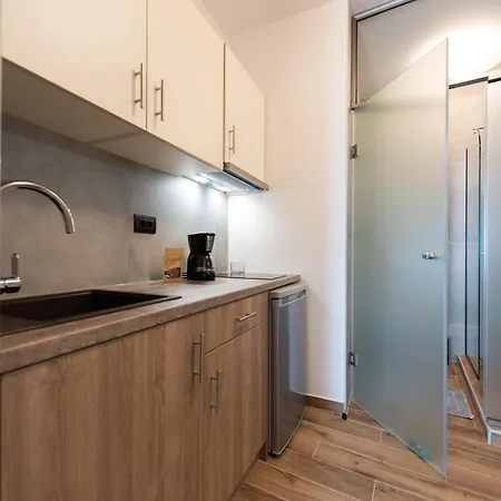 White & Black Aparthotel 3*