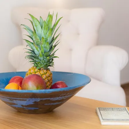 White & Black Aparthotel