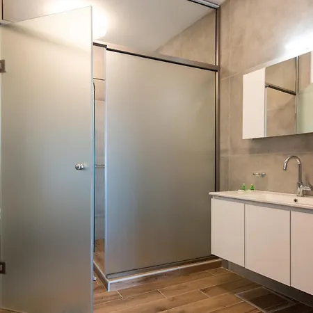 White & Black Aparthotel