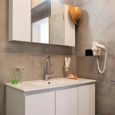 Aparthotel White & Black 3*