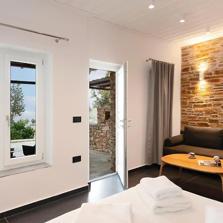 White & Black 3* Platis Gialos (Sifnos)