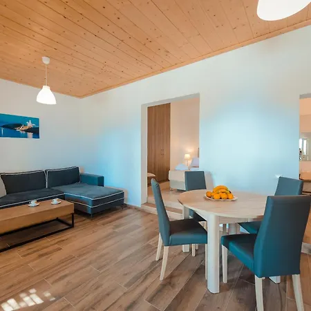 Aparthotel White & Black 3*