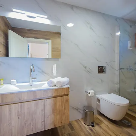 Apart Otel White & Black