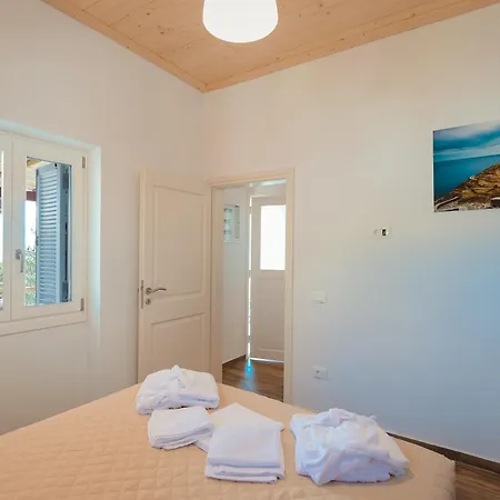 White & Black Apart Otel Platis Gialos (Sifnos)