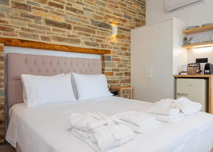 White & Black Platis Gialos (Sifnos)