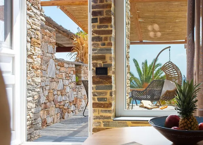 White & Black 3* Platis Gialos (Sifnos)