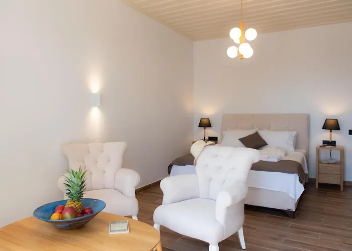 White & Black Platis Gialos (Sifnos)