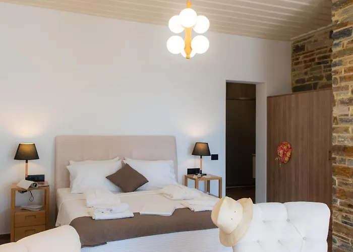 White & Black Platis Gialos (Sifnos)