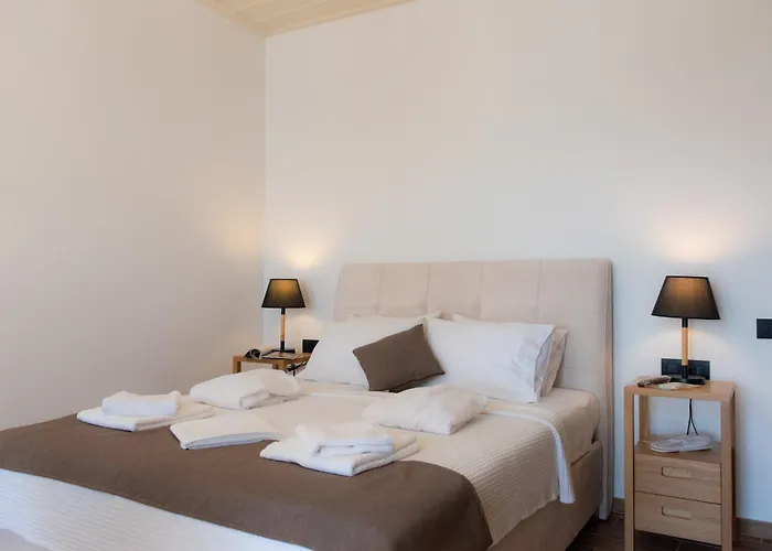 White & Black Platis Gialos (Sifnos)