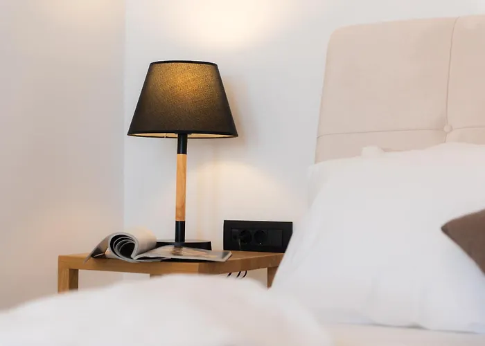 公寓式酒店 White & Black