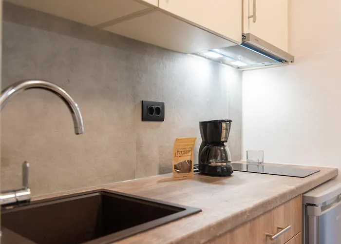 White & Black 公寓式酒店 3*