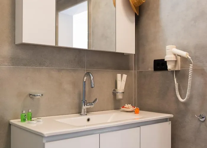 公寓式酒店 White & Black 3*