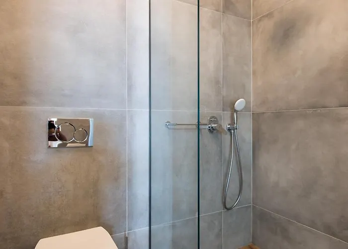 White & Black 公寓式酒店 3*