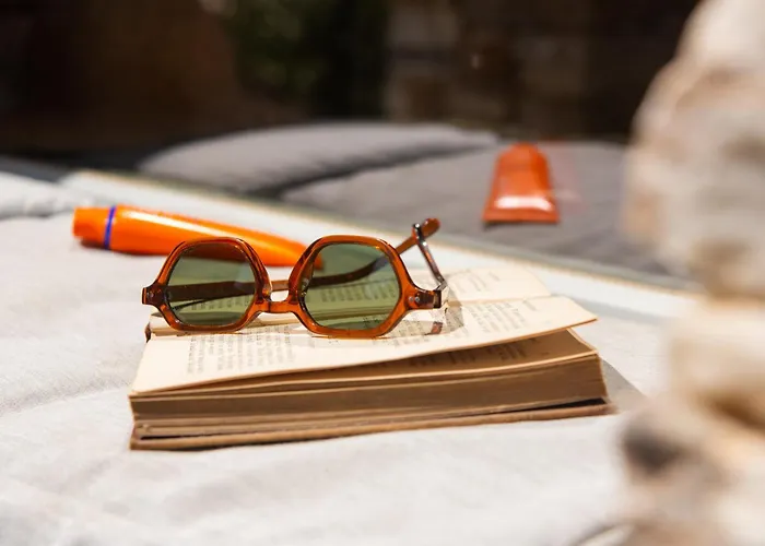 White & Black 3* Platis Gialos (Sifnos)