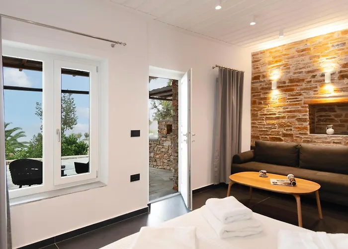 White & Black 3* Platis Gialos (Sifnos)