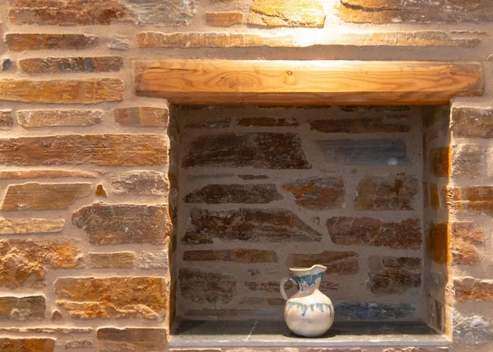 White & Black 3* Platis Gialos (Sifnos)