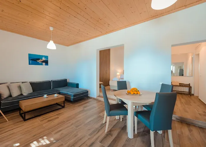 公寓式酒店 White & Black 3*