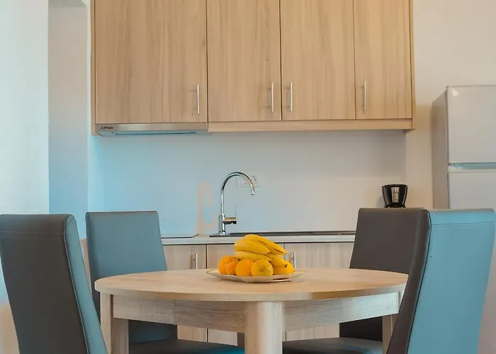 White & Black 公寓式酒店 3*